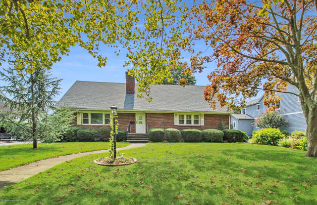 508 Crescent Parkway