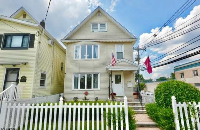 549 Forest St  First Floor