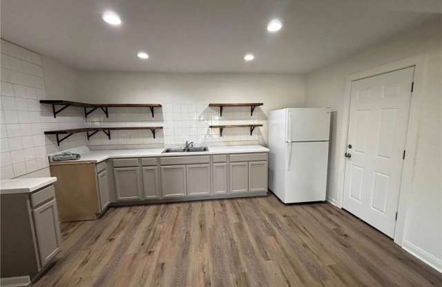 2111 E Red River Street