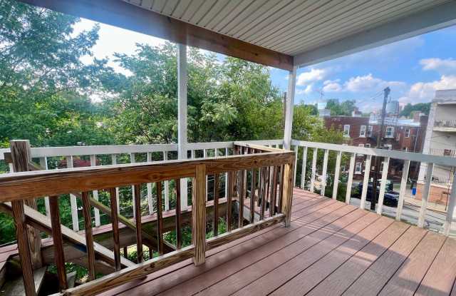 Large 3 BR in South Oakland! Covered Balcony! Close to Campus!