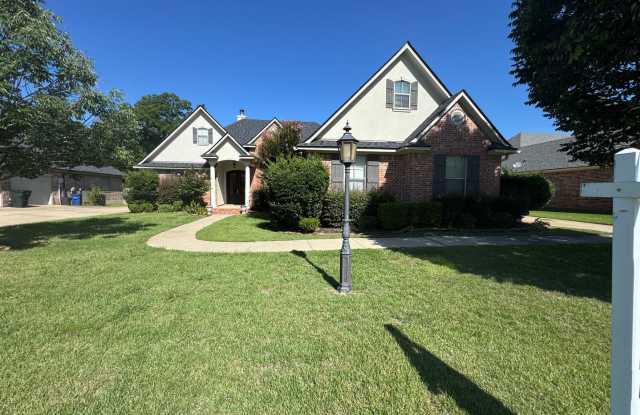 Beautiful 5 Bedroom Bossier City Home in Tiburon Neighborhood