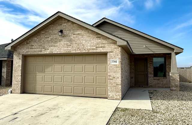 Charming 3 Bedroom Home Located In Elm Meadows!