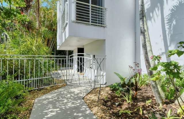 213 N WASHINGTON DRIVE