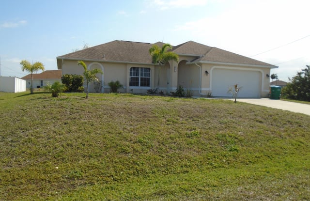 521 NW 18th Ave - 521 Northwest 18th Avenue, Cape Coral, FL 33993