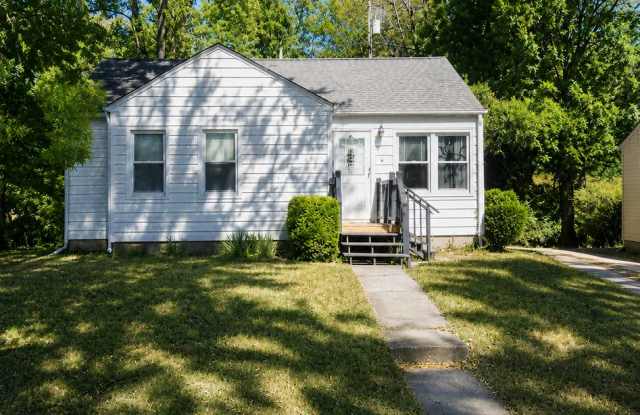 Inviting 3 Bed / 1 Bath Home in North Kansas City!