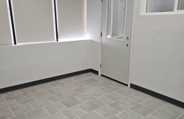 Photo of 6200 N Milwaukee Avenue unit: 2