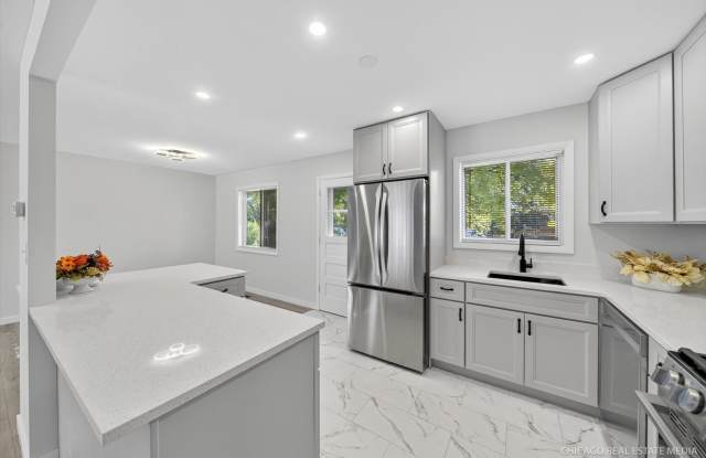 2211 Birchwood Parkway