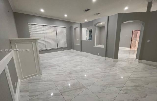 5263 SW 34th Way