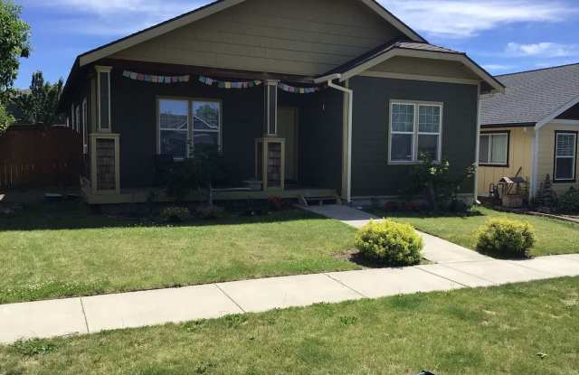 Charming Home at Views at Oaktree 3/2 Home! 3059 NE Yellow Ribbon Dr.
