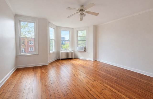 Trendy 2BR Renovated Apartment with Parking