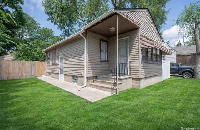 AVAILABLE NOW! SECTION 8 APPROVED! Charming 2-Bedroom Home in Quiet Pontiac Neighborhood!