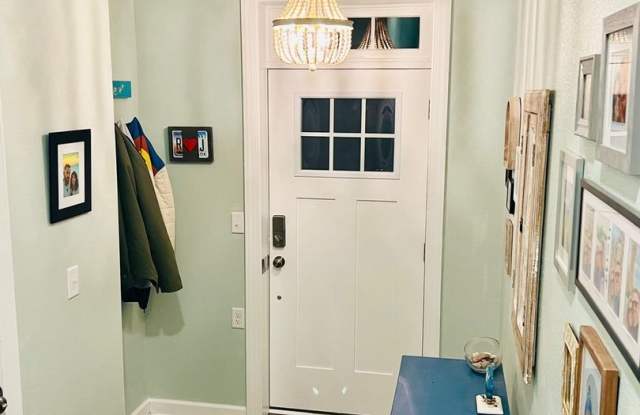 Spacious 3BR House 2 Blocks from the Beach