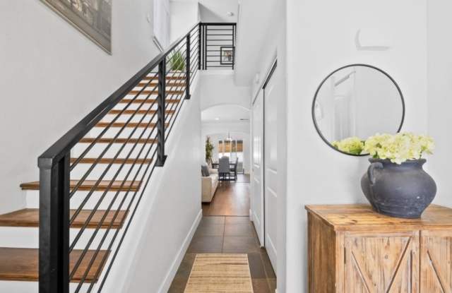 Photo of 2182 West Warren Avenue