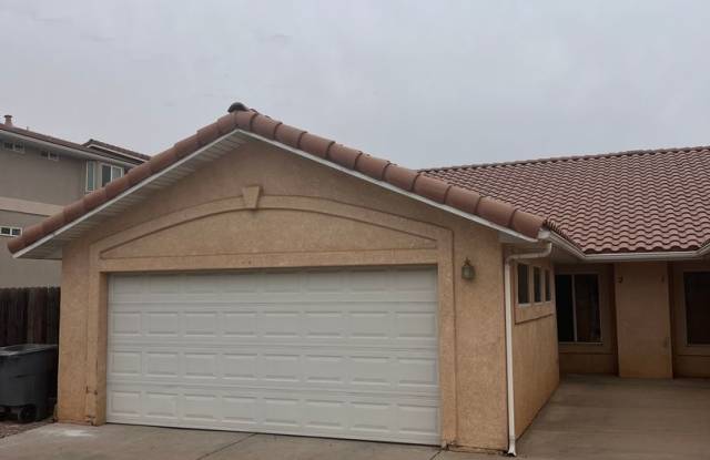 3 Bedroom, 2 bathroom duplex in Great location! - 1022 East 600 South, St. George, UT 84790