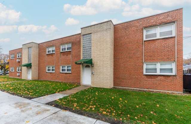 Photo of 6151 W Thorndale Ave