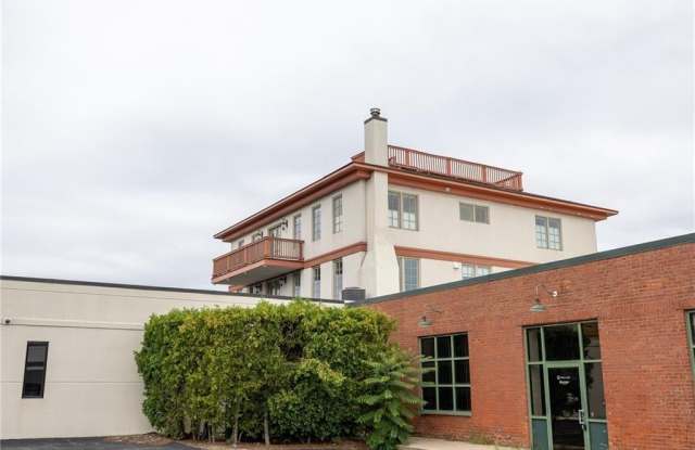 Photo of 945 Westminster Street