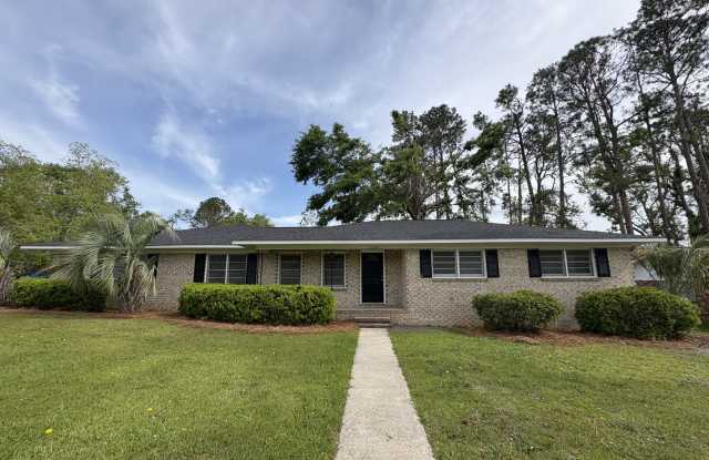 Photo of 2000 North Maple Drive
