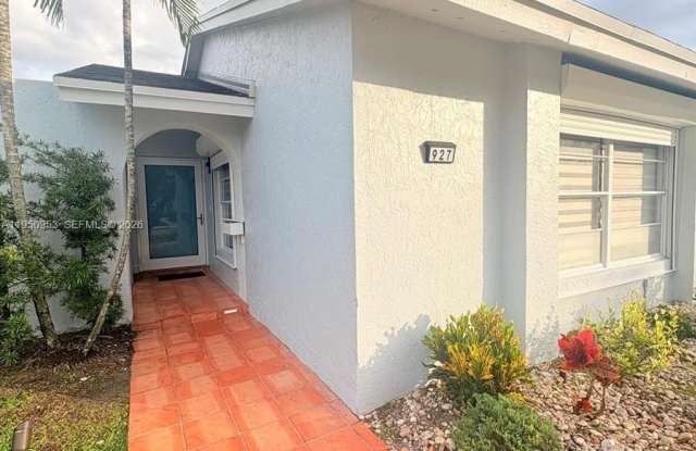 927 NW 106th Ave Cir