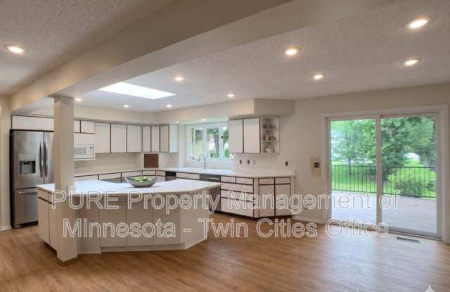 7420 Hyde Park Cir