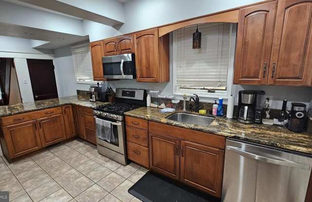 205 SW 3RD Avenue SW