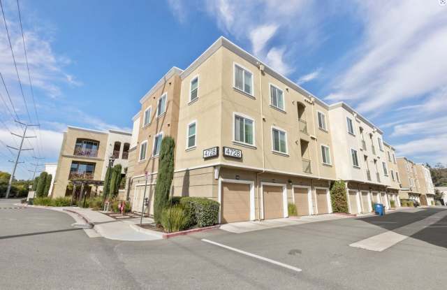 Amazing Newer Constructed 3br/2ba San Ramon Condo for Rent! Top Floor! Centrally Located for Convenience!