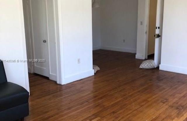 1220 Marseille Dr