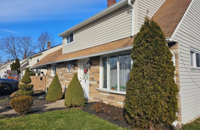 8 Great Oak Rd - 8 Great Oak Road, Levittown, PA 19057