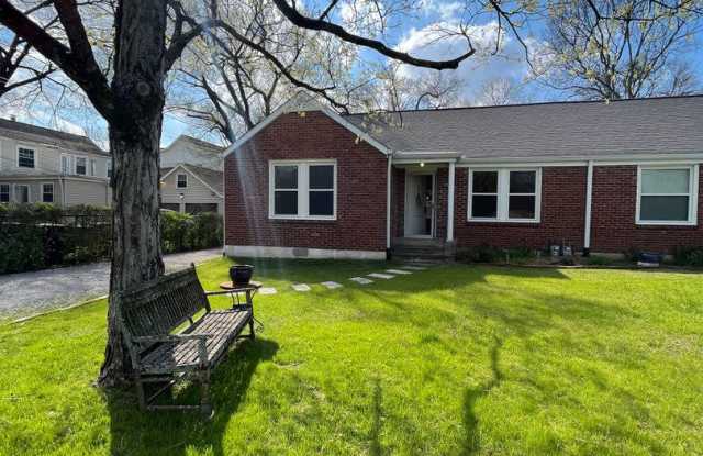 Renovated 2 Bedroom/ 1 Bath Duplex minutes to 12th South, Lipscomb, Belmont and Vandy with 2 Car Garage