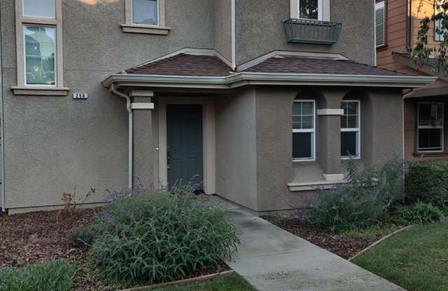 Lovely 4 beds and 3 baths Single Family House in Pittsburg