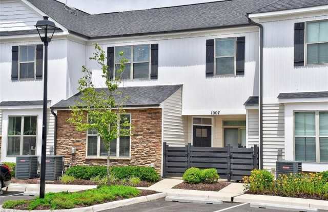 1007 Kathy Ann Way W