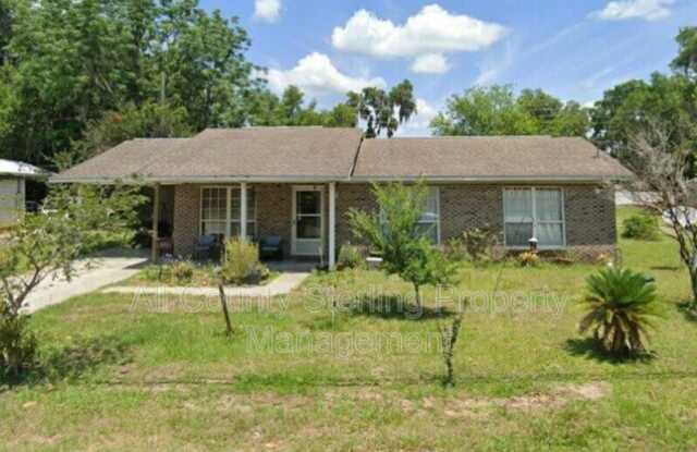 589 SE Saint Johns Street