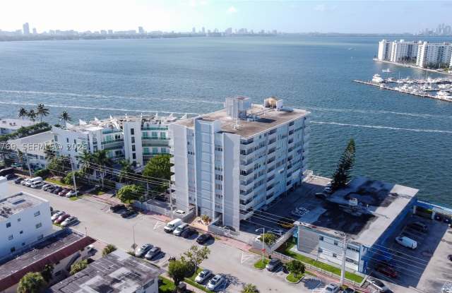 2016 Bay Dr