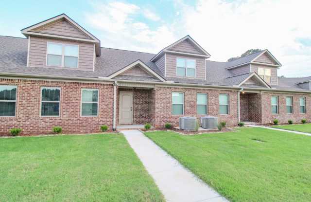 4 BR - 3 Baths - Cable, Internet  Lawn-care and Pest Control Included!