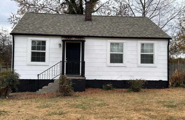 2-Bedroom 1-bath house Great Location - 1622 Madison Avenue, Maryville, TN 37804