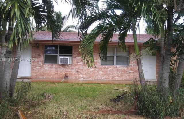 5425 NW 16th Ct
