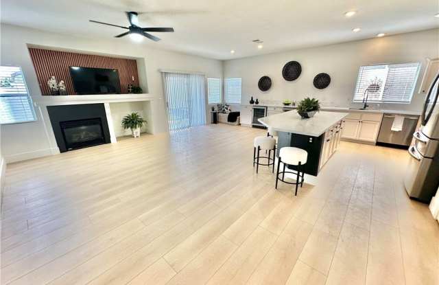 Photo of 10195 QUEENSBURY Avenue