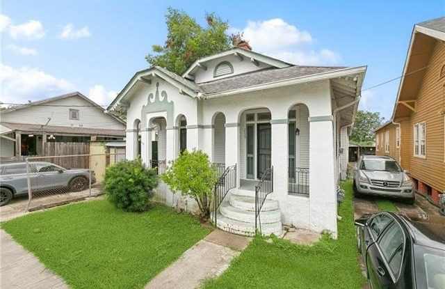 Photo of 2025 LOWERLINE Street