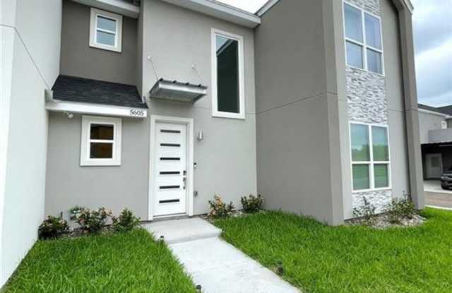 5521 N Crown Point Point