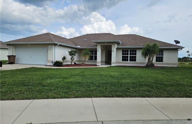 8020 Liriope Loop - 8020 Liriope Loop, Lehigh Acres, FL 33972