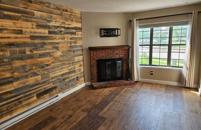 Updated Fort Collins Townhouse with Garage, Private Balcony & Central Location!