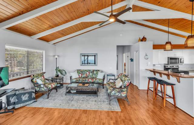 2 Bedroom Home with Carport  Workshop  Beautiful Ocean Views!