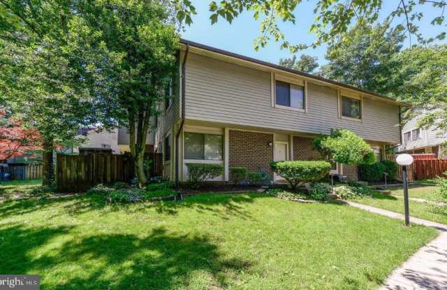 10671 MYRTLE OAK CT