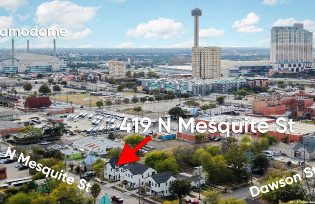 419 N Mesquite St