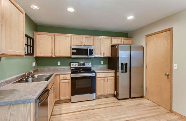 3 Bedroom 3 Bathroom in Northglenn!