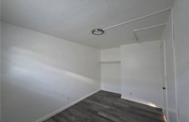 3033 2nd Street unit: 2