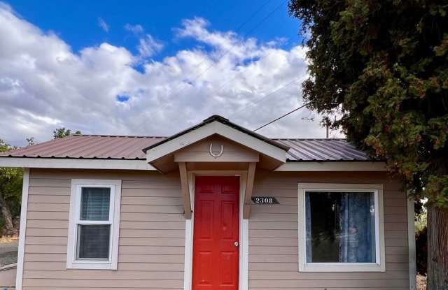 Non-Refundable & Security Deposit Total: $925.00