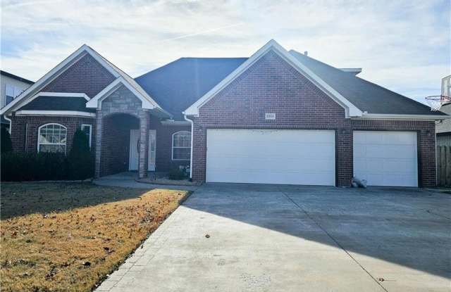 2203  SW Tupelo  AVE