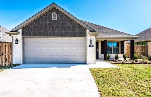 124  N Benchmark  LN - 124 N Benchmark Ln, Fayetteville, AR 72704