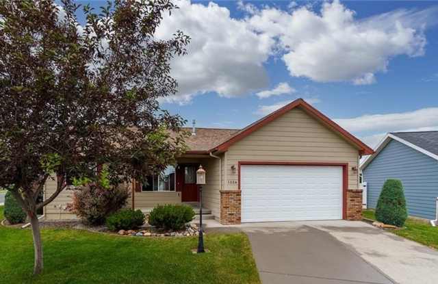 Photo of 4 bed 2 1/2 bath home!