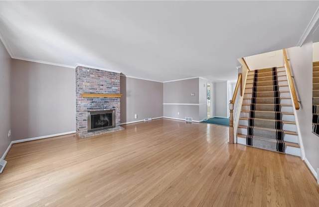 500 Burroughs Dr Apt B